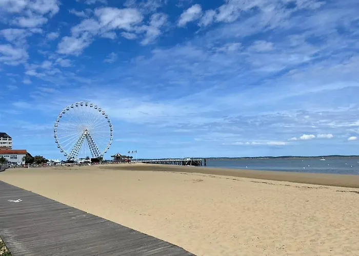 Grande Maison Avec Patio Proche Et Centre Holiday home *