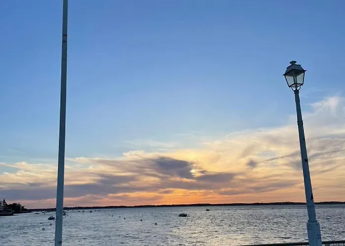 Grande Maison Avec Patio Proche Et Centre Holiday home