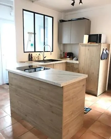 Casa de Férias Grande Maison Avec Patio Proche Et Centre *