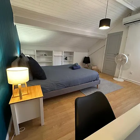 Holiday home Grande Maison Avec Patio Proche Et Centre