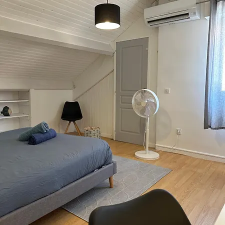 Holiday home Grande Maison Avec Patio Proche Et Centre